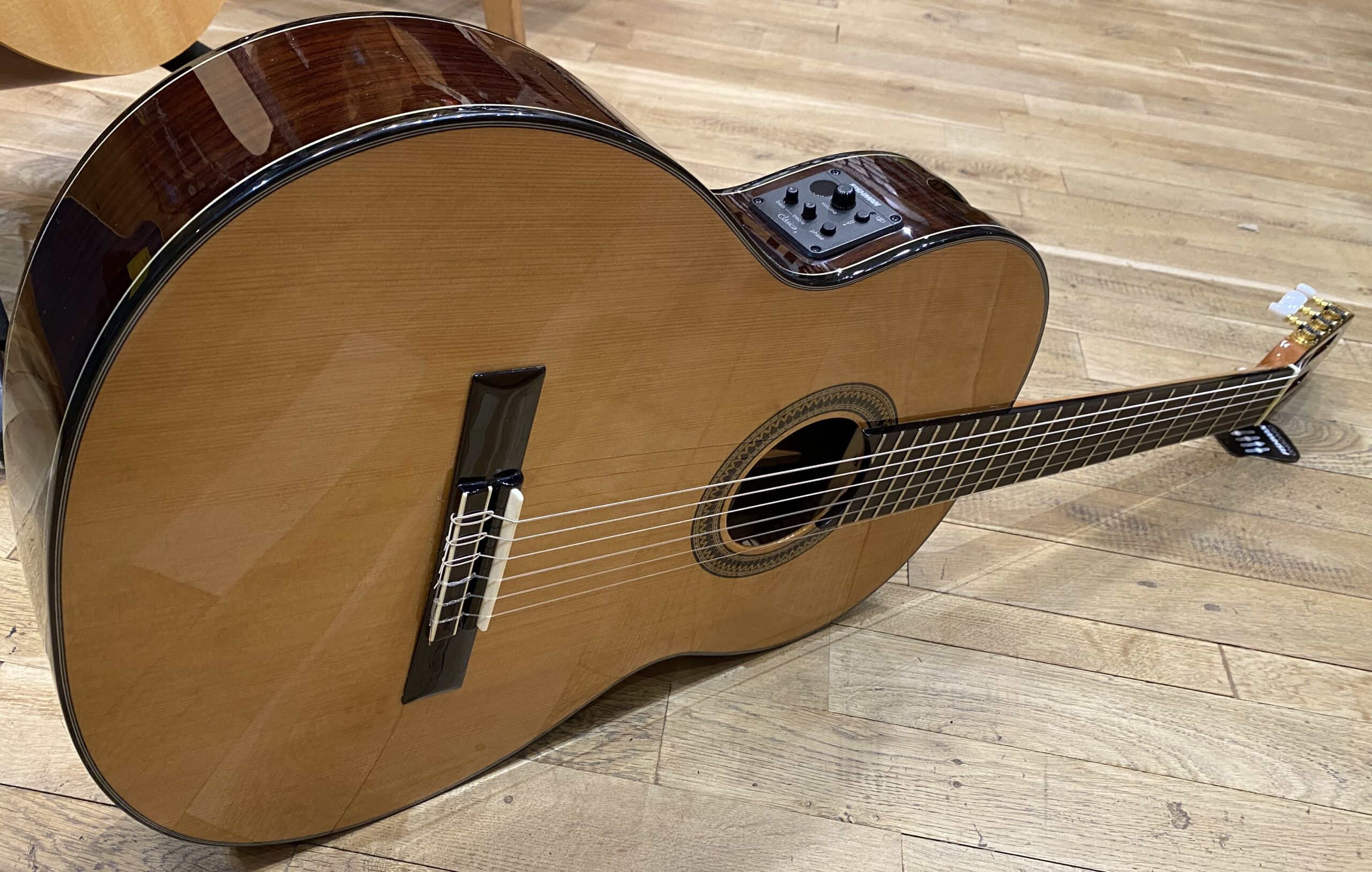 Sulayr Lattice Ceder concert gitaar (640mm) met fishman pick-up